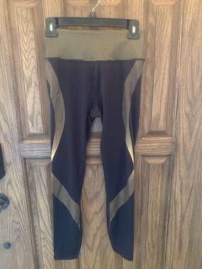 Victoria’s Secret Sport VSX Black Gold Leggings Small Athletic